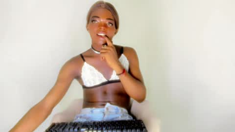 Snapshot of kenia_nihiara chatting on July 28, 5:56 pm kenia_nihiara online show from July 28, 5:56 pm