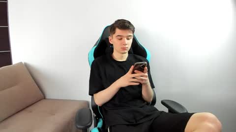 Snapshot of kennedy_max chatting on June 4, 10:54 am kennedy max online show from June 4, 10:54 am
