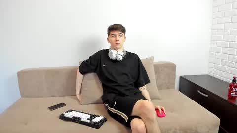Snapshot of kennedy_max chatting on June 12, 1:32 pm kennedy max online show from June 12, 1:32 pm