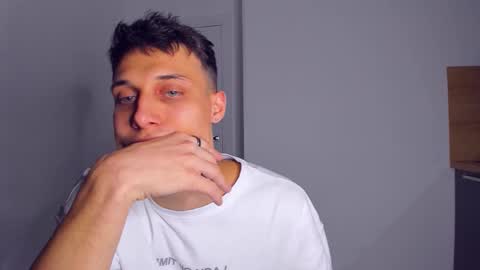 Snapshot of kenter_parker chatting on October 26, 7:09 pm Peter online show from October 26, 7:09 pm