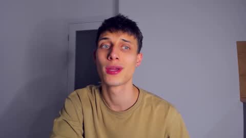 Snapshot of kenter_parker chatting on November 17, 8:14 pm Peter online show from November 17, 8:14 pm