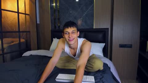 Snapshot of kenter_parker chatting on March 20, 4:34 pm Peter online show from March 20, 4:34 pm