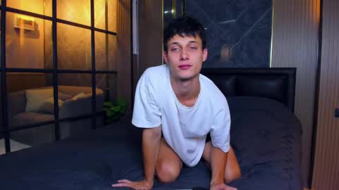 Snapshot of kenter_parker chatting on April 8, 5:57 pm Peter online show from April 8, 5:57 pm