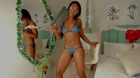 Snapshot of kentha_mitchells chatting on December 18, 1:45 pm kentha_mitchells online show from December 18, 1:45 pm