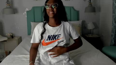 Snapshot of kentha_mitchells chatting on January 8, 10:48 am kentha_mitchells online show from January 8, 10:48 am