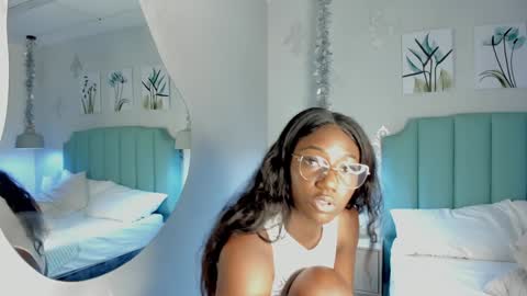Snapshot of kentha_mitchells chatting on February 6, 4:03 pm kentha_mitchells online show from February 6, 4:03 pm