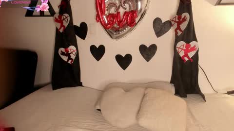 Snapshot of kentha_mitchellss chatting on February 13, 10:33 am KENTHA online show from February 13, 10:33 am