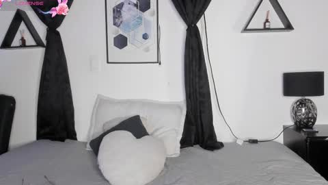 Snapshot of kentha_mitchellss chatting on March 12, 10:43 am KENTHA online show from March 12, 10:43 am