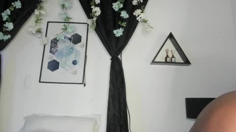 Snapshot of kentha_mitchellss chatting on March 25, 10:21 am KENTHA online show from March 25, 10:21 am