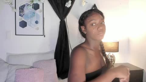 Snapshot of kentha_mitchellss chatting on April 7, 10:26 am KENTHA online show from April 7, 10:26 am