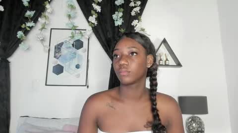 Snapshot of kentha_mitchellss chatting on April 13, 10:32 am KENTHA online show from April 13, 10:32 am