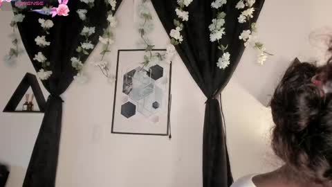 Snapshot of kentha_mitchellss chatting on April 24, 10:39 am KENTHA online show from April 24, 10:39 am