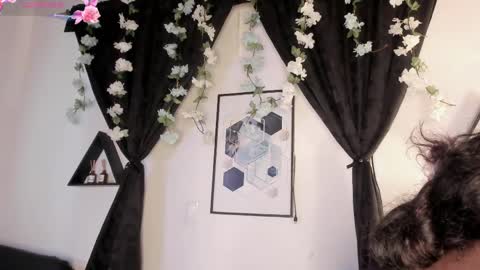 Snapshot of kentha_mitchellss chatting on May 1, 11:15 am KENTHA online show from May 1, 11:15 am