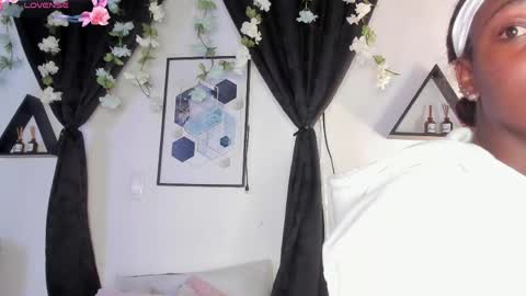 Snapshot of kentha_mitchellss chatting on May 5, 10:34 am KENTHA online show from May 5, 10:34 am