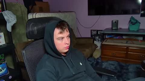 Snapshot of kentuckydrake chatting on March 3, 1:23 am Drake online show from March 3, 1:23 am