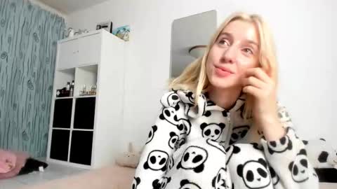 Kenzie online show from October 10, 6:01 am