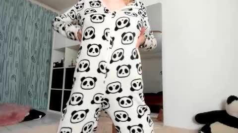 Kenzie online show from November 21, 4:22 am