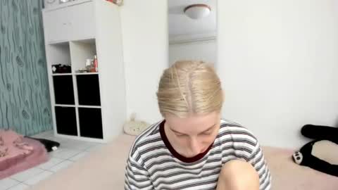 Snapshot of kenziedawton chatting on July 12, 1:46 pm Kenzie online show from July 12, 1:46 pm