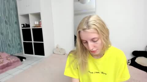 Snapshot of kenziedawton chatting on July 19, 1:48 pm Kenzie online show from July 19, 1:48 pm