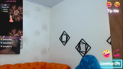 Snapshot of kerly_doll chatting on January 3, 9:36 pm K E R L Y online show from January 3, 9:36 pm