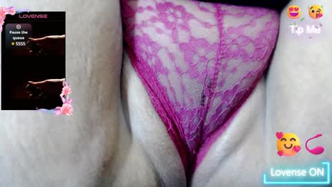 Snapshot of kerly_doll chatting on January 6, 4:23 pm K E R L Y online show from January 6, 4:23 pm