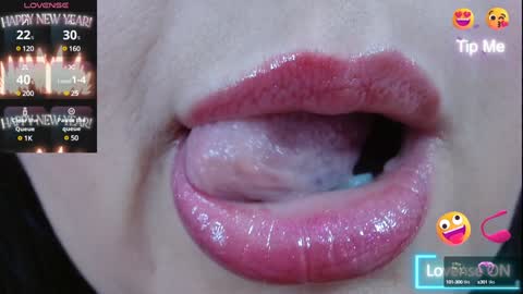 Snapshot of kerly_doll chatting on January 7, 2:08 pm K E R L Y online show from January 7, 2:08 pm