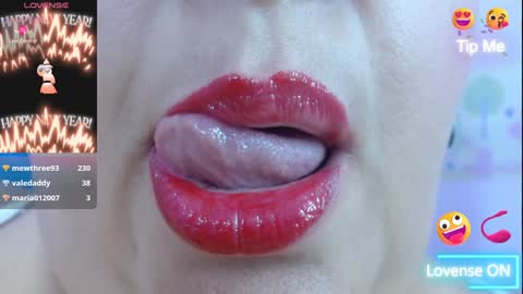 Snapshot of kerly_doll chatting on January 7, 8:10 pm K E R L Y online show from January 7, 8:10 pm