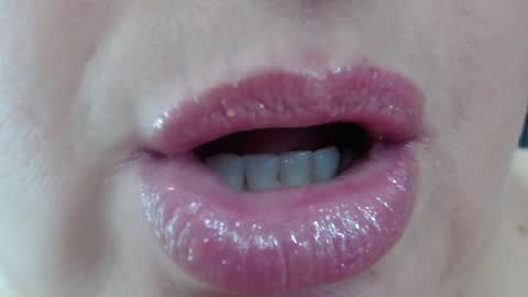 Snapshot of kerly_doll chatting on January 10, 5:56 pm K E R L Y online show from January 10, 5:56 pm