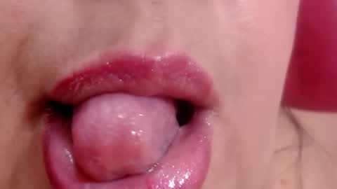 Snapshot of kerly_doll chatting on January 12, 9:29 pm K E R L Y online show from January 12, 9:29 pm