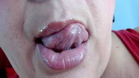 Snapshot of kerly_doll chatting on January 14, 6:17 pm K E R L Y online show from January 14, 6:17 pm