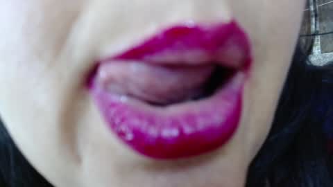 Snapshot of kerly_doll chatting on January 15, 6:29 pm K E R L Y online show from January 15, 6:29 pm