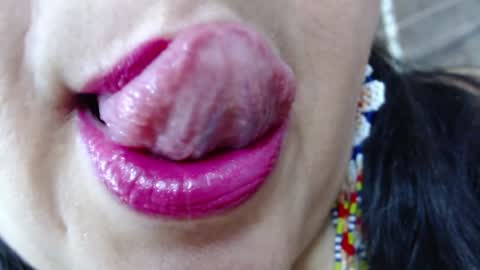 Snapshot of kerly_doll chatting on January 18, 6:21 pm K E R L Y online show from January 18, 6:21 pm