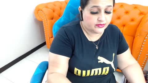 Snapshot of kerly_doll chatting on January 20, 9:53 pm K E R L Y online show from January 20, 9:53 pm