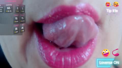 Snapshot of kerly_doll chatting on January 22, 10:26 pm K E R L Y online show from January 22, 10:26 pm