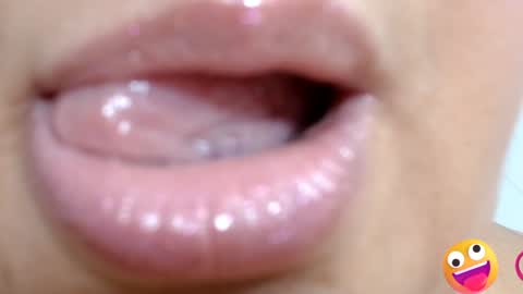 Snapshot of kerly_doll chatting on January 28, 8:58 pm K E R L Y online show from January 28, 8:58 pm