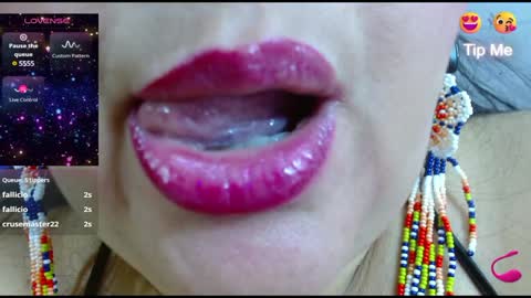 Snapshot of kerly_doll chatting on February 3, 9:39 pm K E R L Y online show from February 3, 9:39 pm