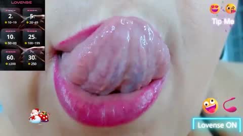 Snapshot of kerly_doll chatting on February 12, 5:05 pm K E R L Y online show from February 12, 5:05 pm