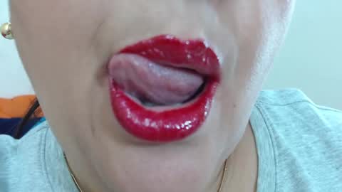 Snapshot of kerly_doll chatting on February 13, 11:15 pm K E R L Y online show from February 13, 11:15 pm