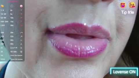 Snapshot of kerly_doll chatting on March 11, 3:23 pm K E R L Y online show from March 11, 3:23 pm