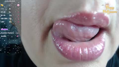 Snapshot of kerly_doll chatting on October 24, 1:18 pm K E R L Y online show from October 24, 1:18 pm