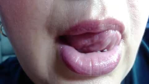 Snapshot of kerly_doll chatting on November 11, 7:03 pm K E R L Y online show from November 11, 7:03 pm