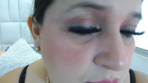 Snapshot of kerly_doll chatting on December 4, 12:36 pm K E R L Y online show from December 4, 12:36 pm