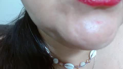 Snapshot of kerly_doll chatting on December 17, 6:14 pm K E R L Y online show from December 17, 6:14 pm