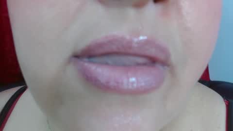 Snapshot of kerly_doll chatting on December 20, 1:29 pm K E R L Y online show from December 20, 1:29 pm