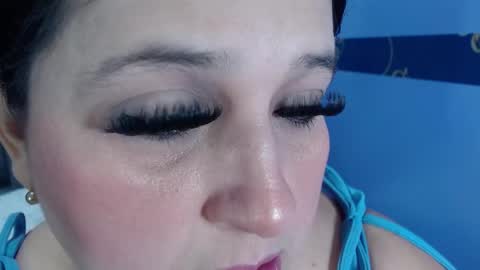 Snapshot of kerly_doll chatting on December 22, 1:19 pm K E R L Y online show from December 22, 1:19 pm