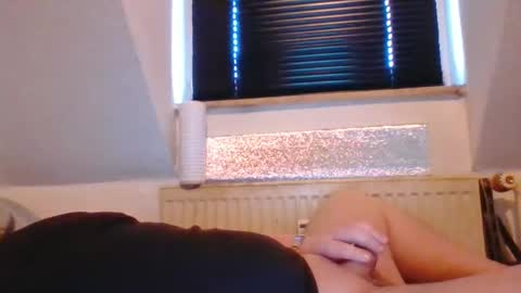 kermit2204 online show from April 1, 5:43 pm