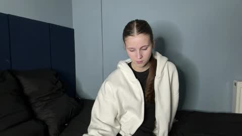 Kara online show from March 29, 4:18 pm