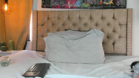 Kery Hillson online show from February 12, 3:16 pm