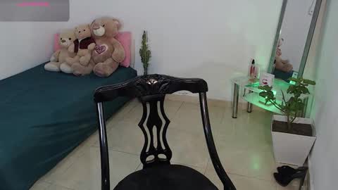 Snapshot of kesha_brooks chatting on February 20, 5:02 pm Mia online show from February 20, 5:02 pm