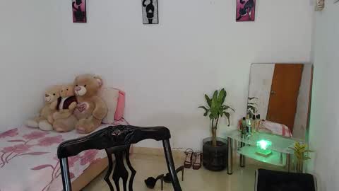 Snapshot of kesha_brooks chatting on March 7, 5:43 pm Mia online show from March 7, 5:43 pm